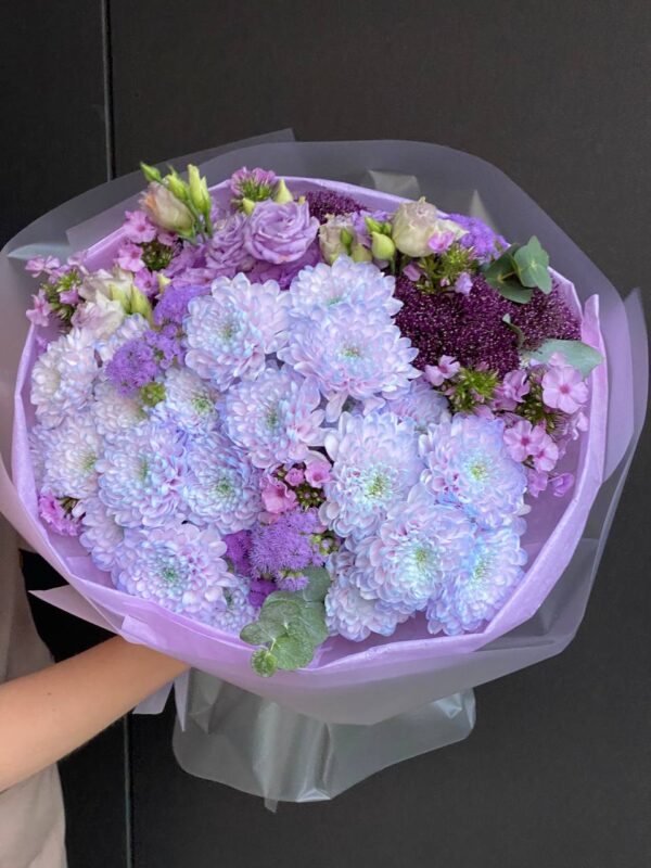 Fresh-purple – elegancki bukiet w fioletowo-niebieskich odcieniach z eustomą i chryzantemą.