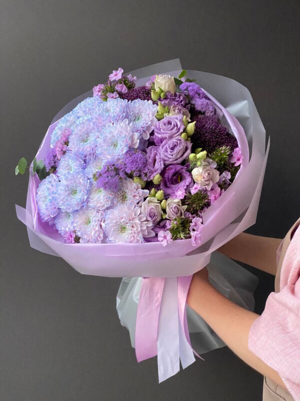 Fresh-purple – elegancki bukiet w fioletowo-niebieskich odcieniach z eustomą i chryzantemą.