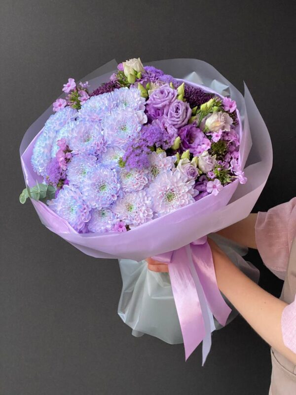 Fresh-purple – elegancki bukiet w fioletowo-niebieskich odcieniach z eustomą i chryzantemą.