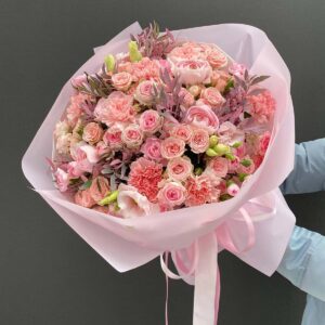 Bukiet romantyczny Rożowa harmonia – dekoracyjna pistacja i papier florystyczny