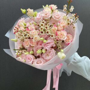 Bukiet Słodka Wata w pastelowo-różowych odcieniach z eustomą i różami